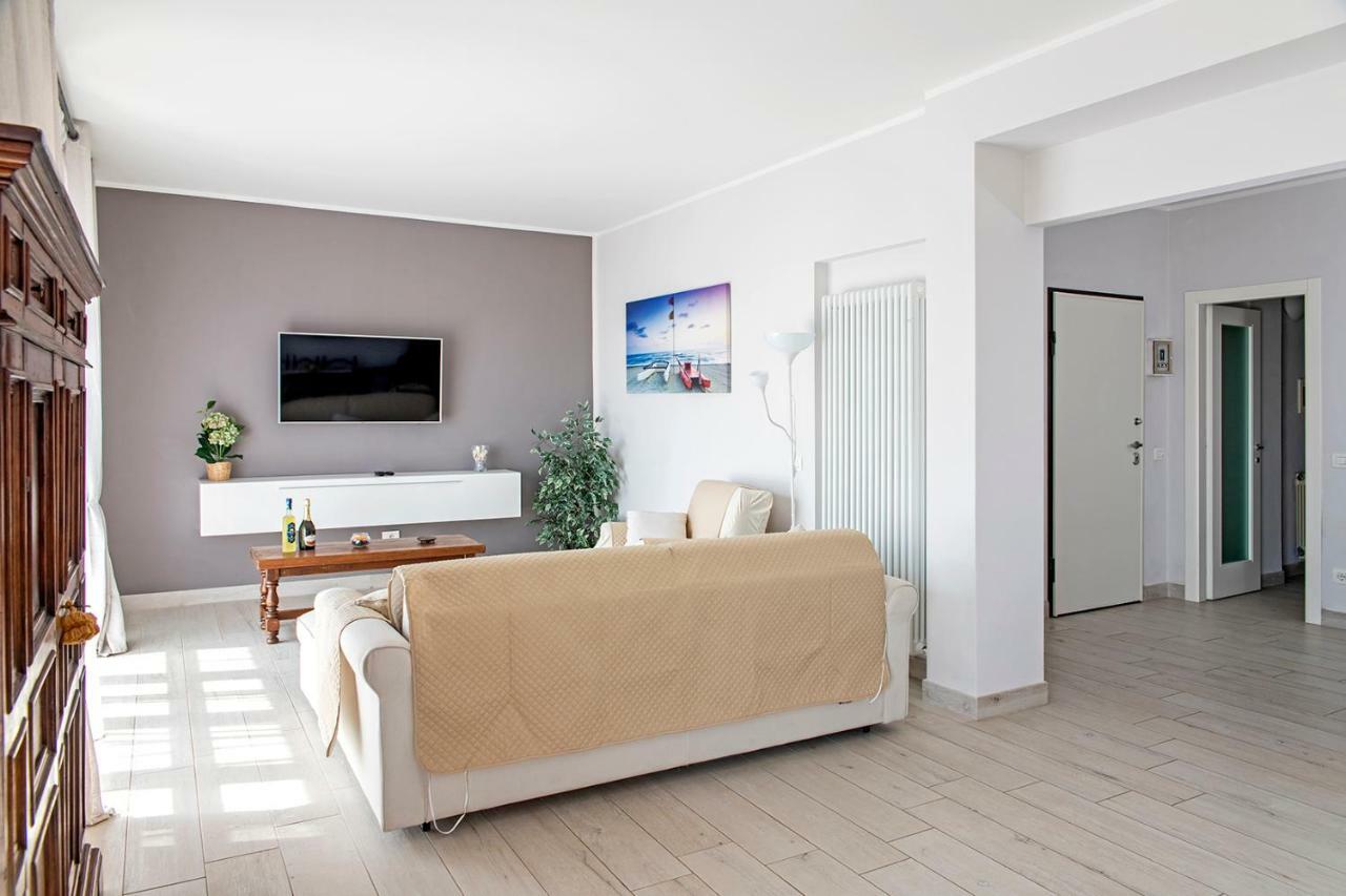Appartamento Alex Vista Mare Lido di Camaiore Ngoại thất bức ảnh