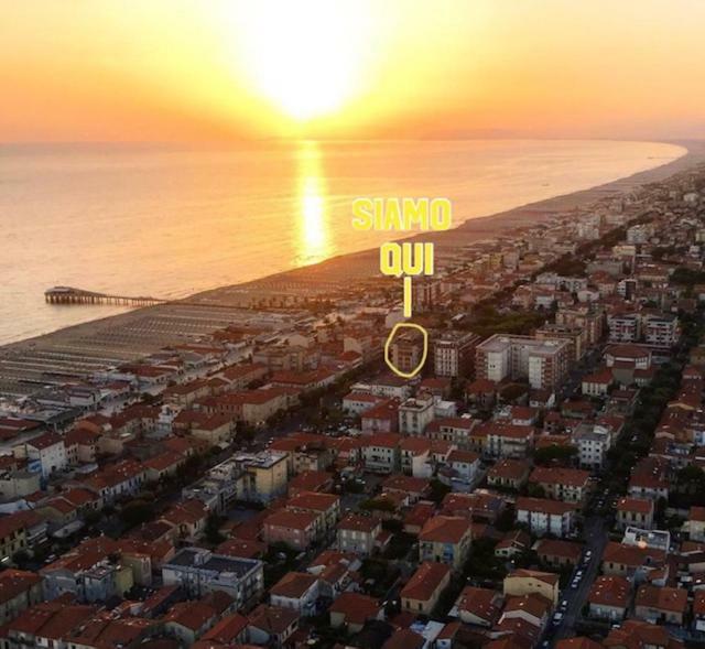 Appartamento Alex Vista Mare Lido di Camaiore Ngoại thất bức ảnh
