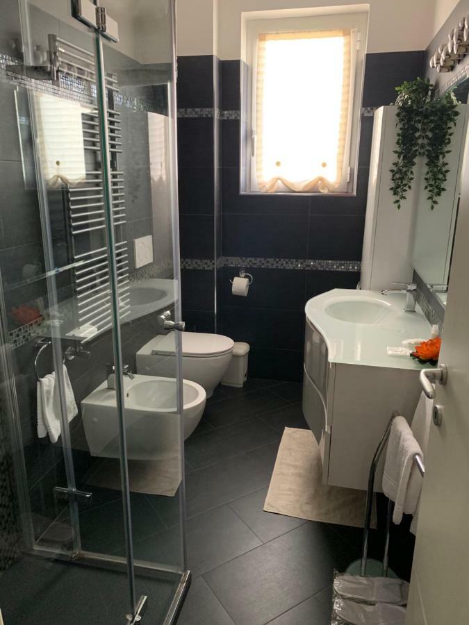 Appartamento Alex Vista Mare Lido di Camaiore Ngoại thất bức ảnh